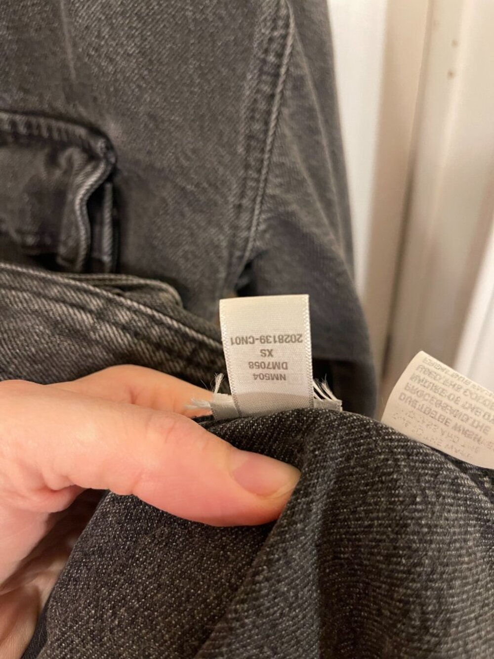 Madewell XS Denim Oversized Cargo Denim Shirt Jacket in Lunar Wash - Picture 4 of 6